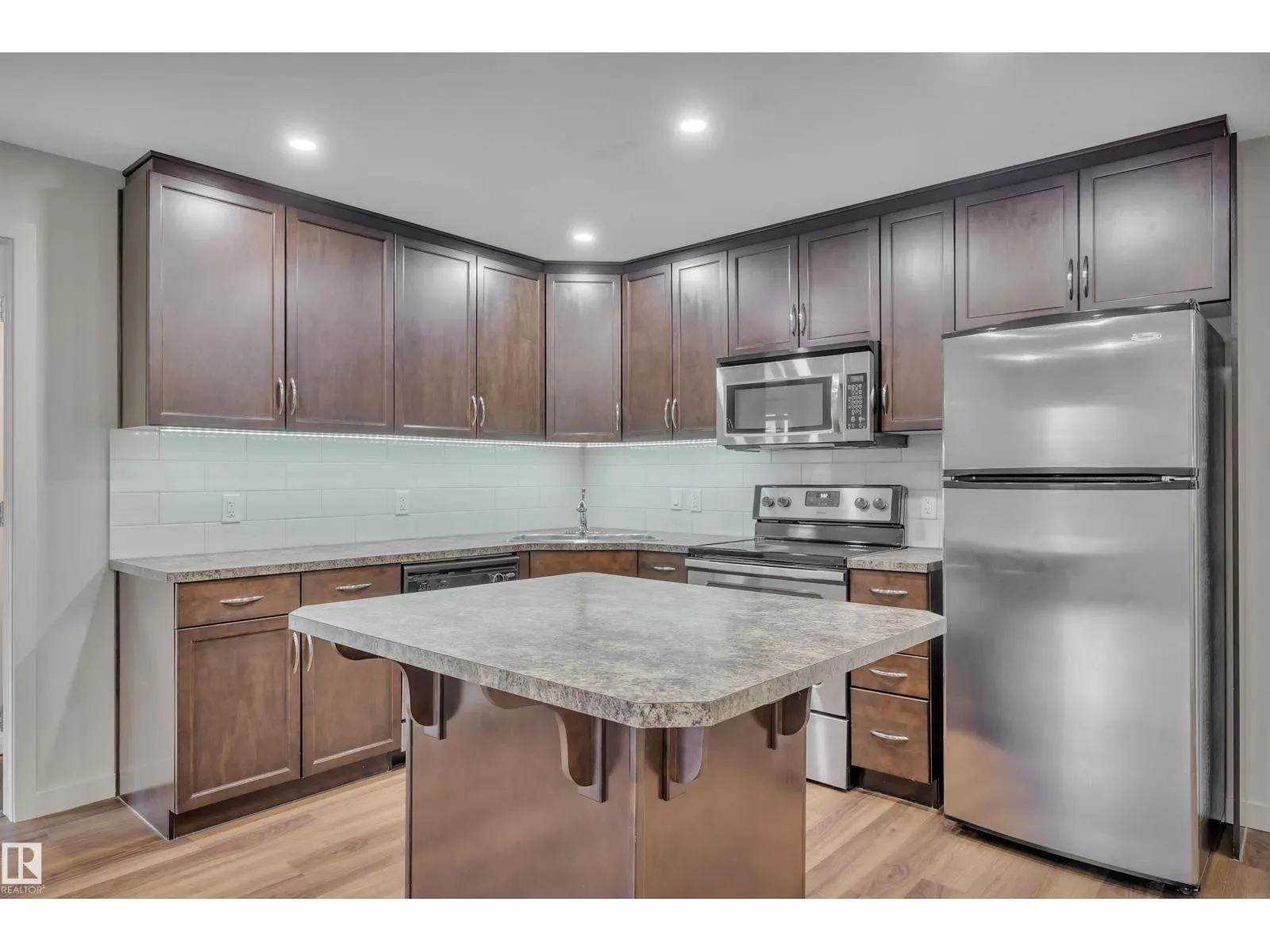 #261 11517 ELLERSLIE RD SW