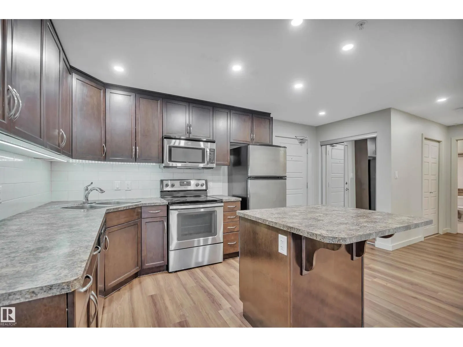 #261 11517 ELLERSLIE RD SW