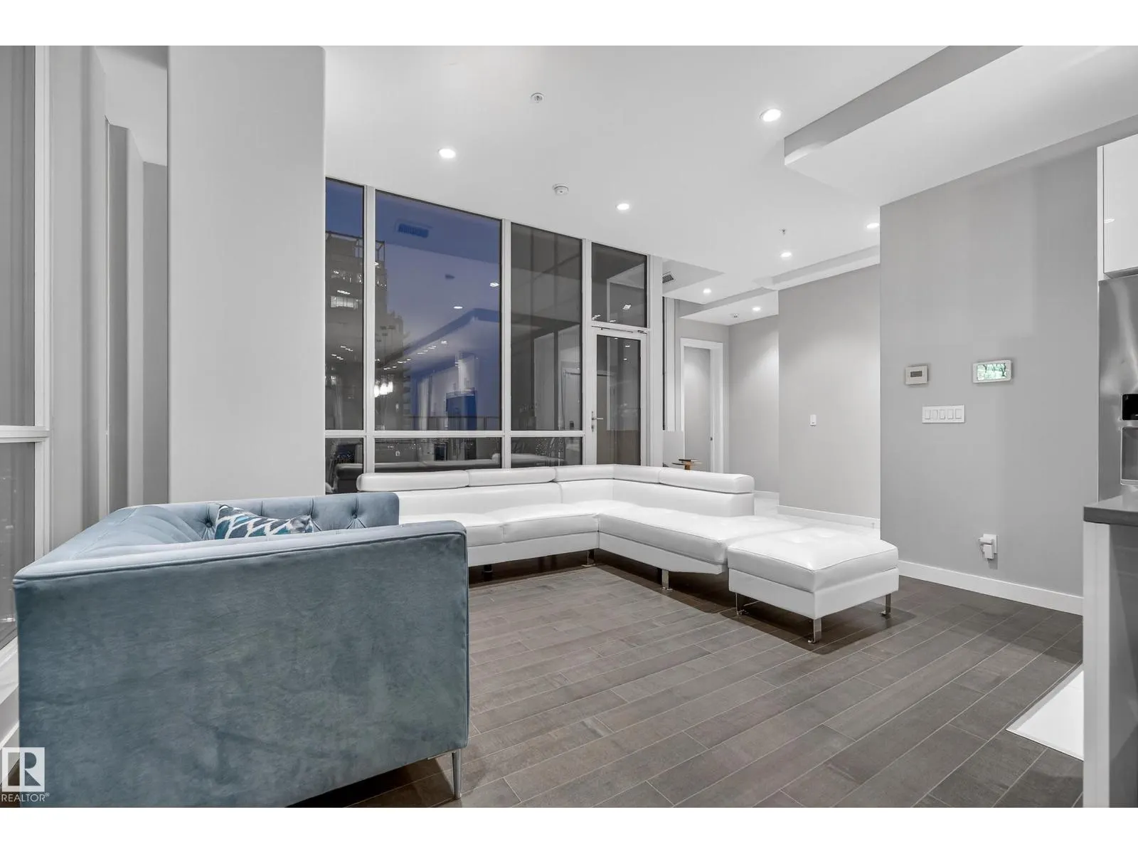 #2901 10238 103 ST NW