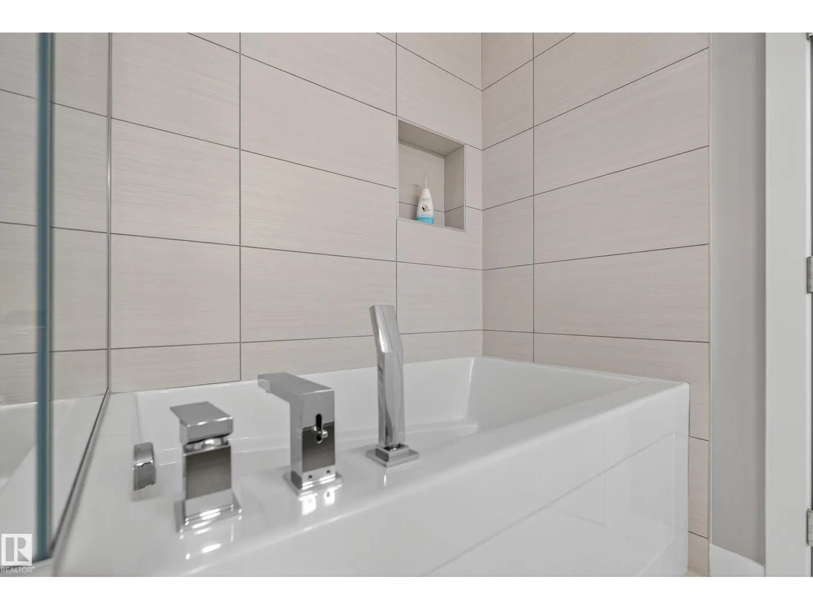 #2901 10238 103 ST NW