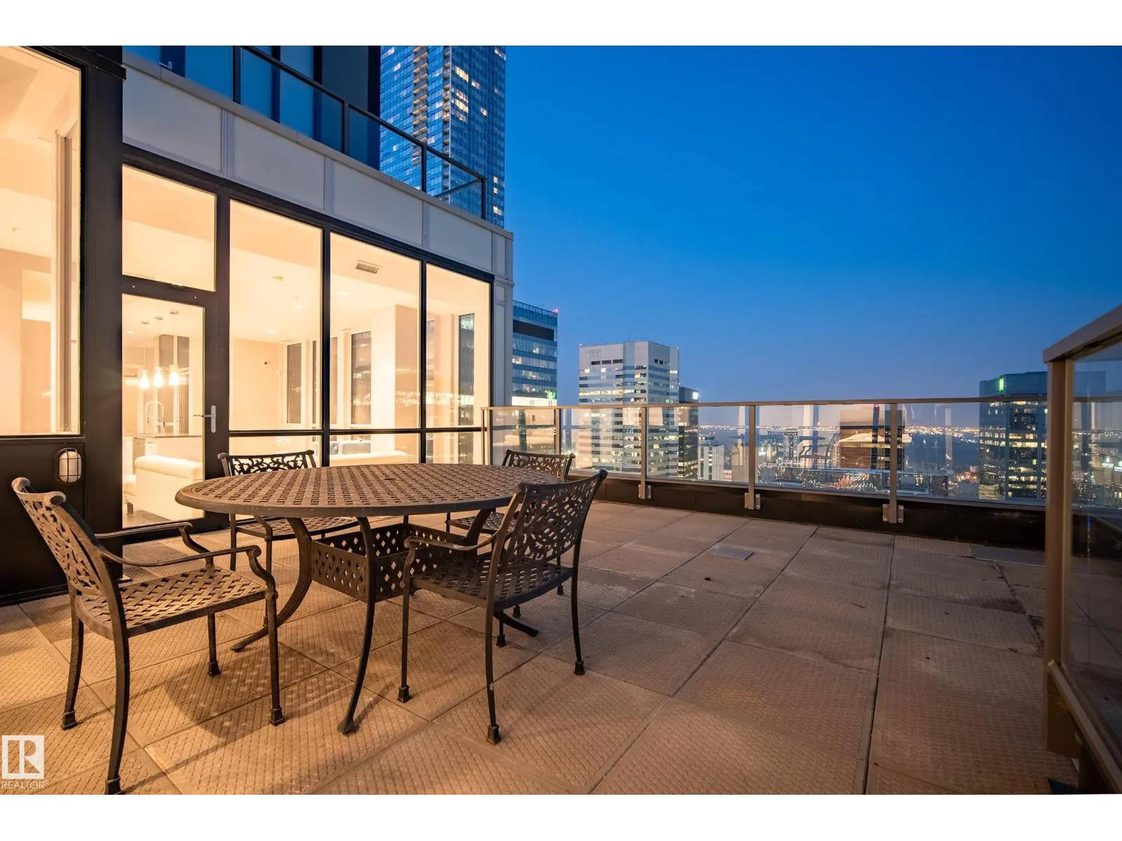 #2901 10238 103 ST NW
