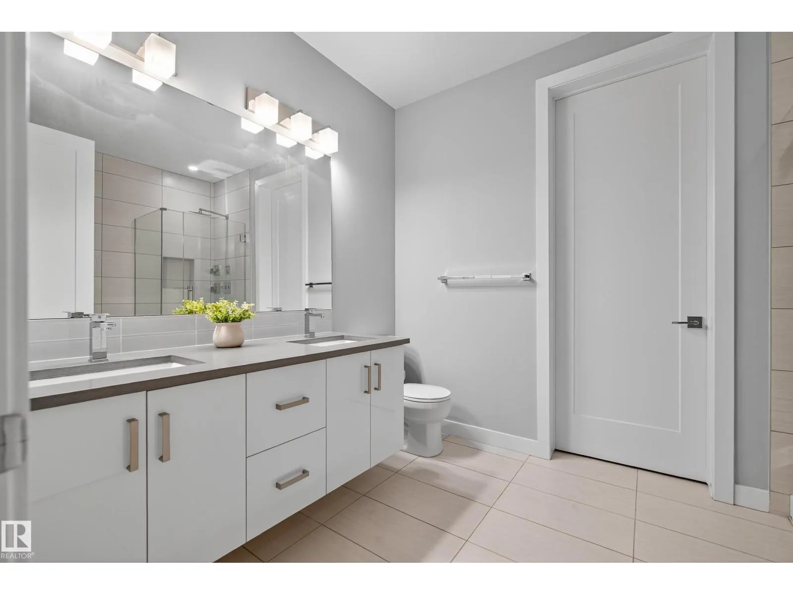 #2901 10238 103 ST NW