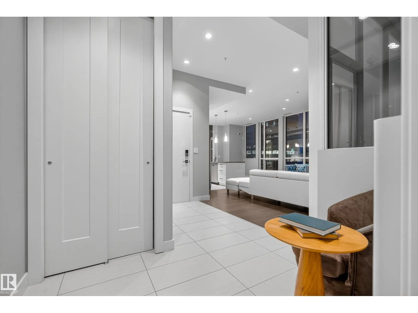 #2901 10238 103 ST NW