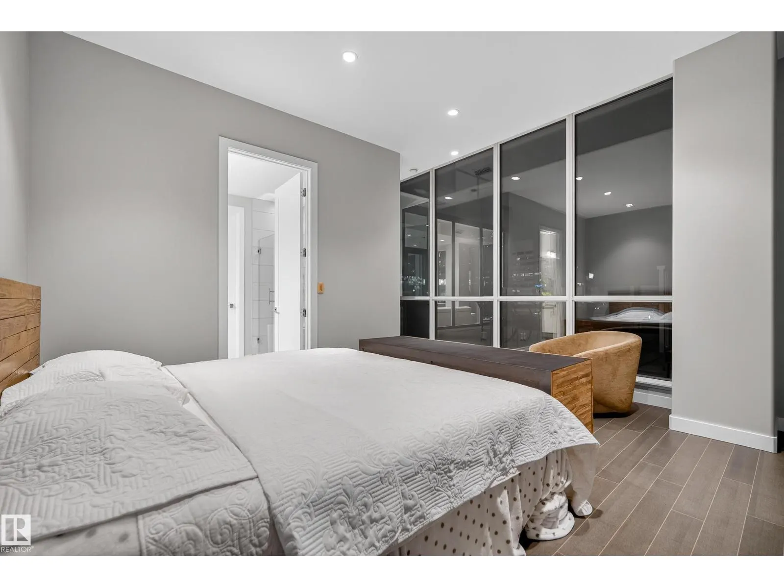 #2901 10238 103 ST NW