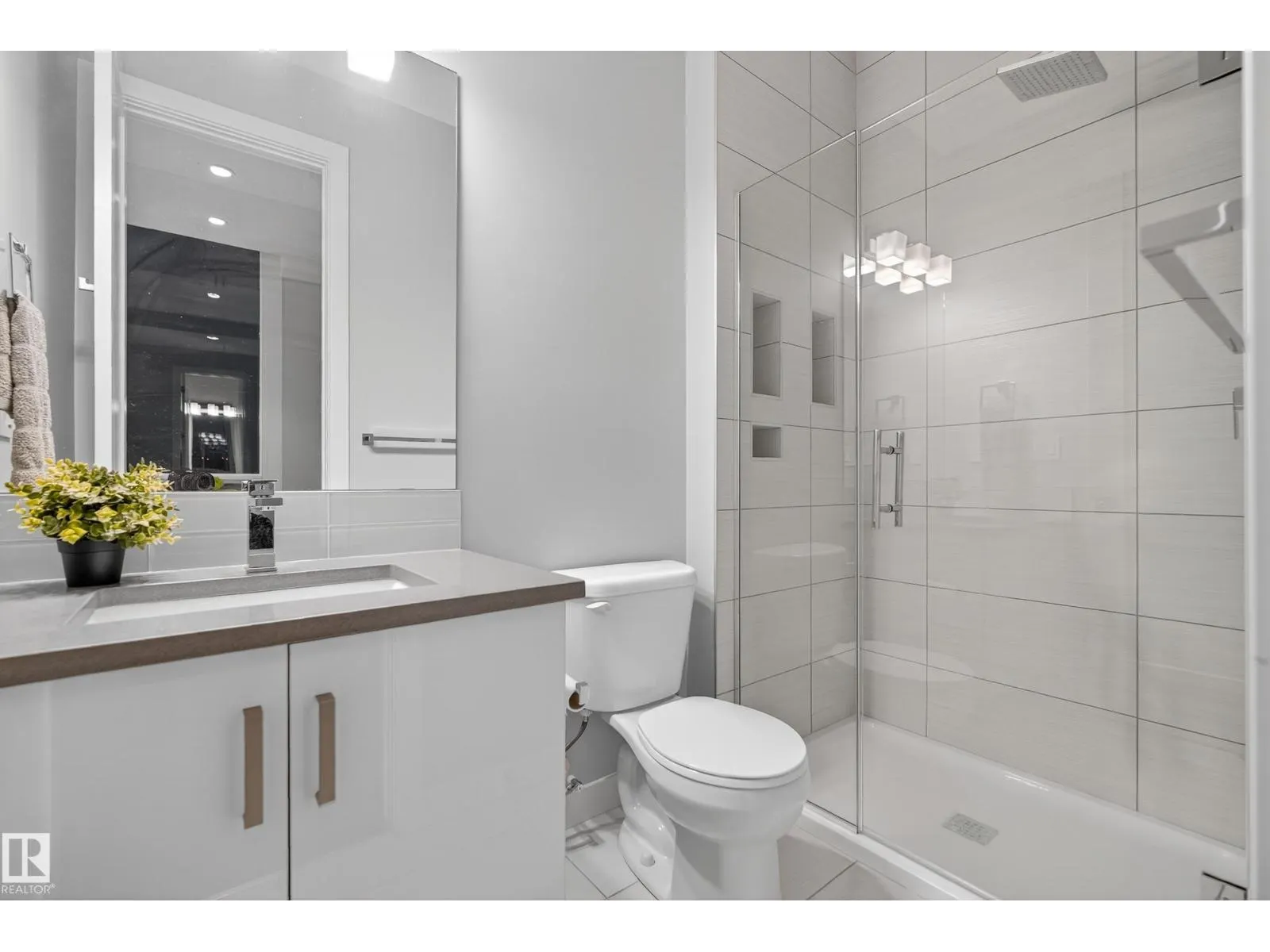 #2901 10238 103 ST NW