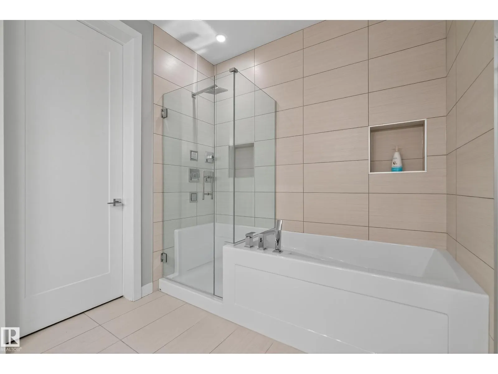 #2901 10238 103 ST NW