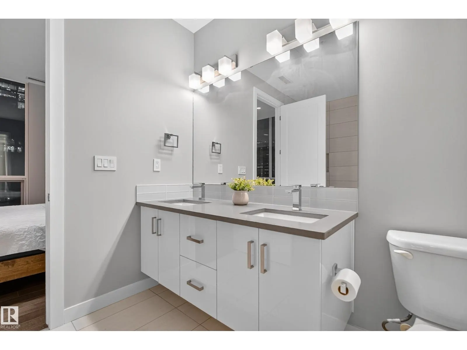 #2901 10238 103 ST NW