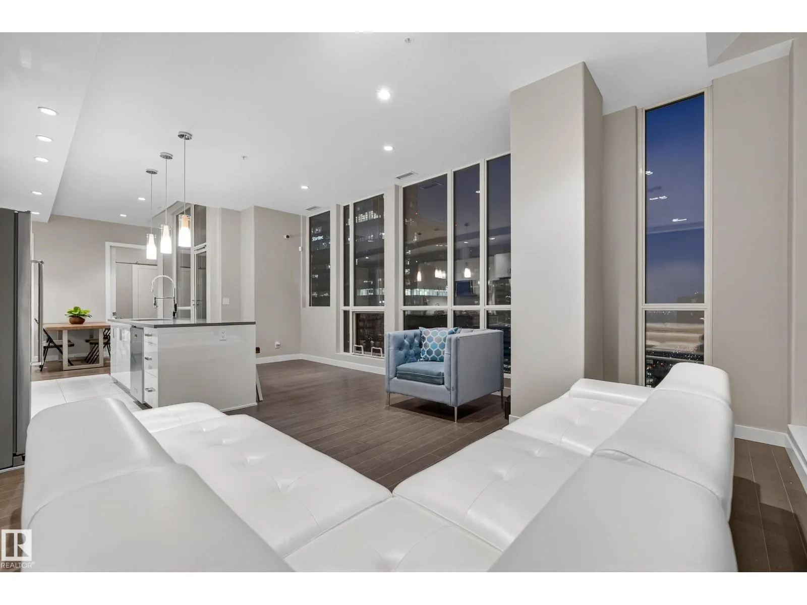 #2901 10238 103 ST NW