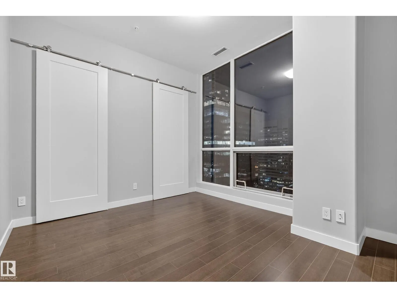 #2901 10238 103 ST NW