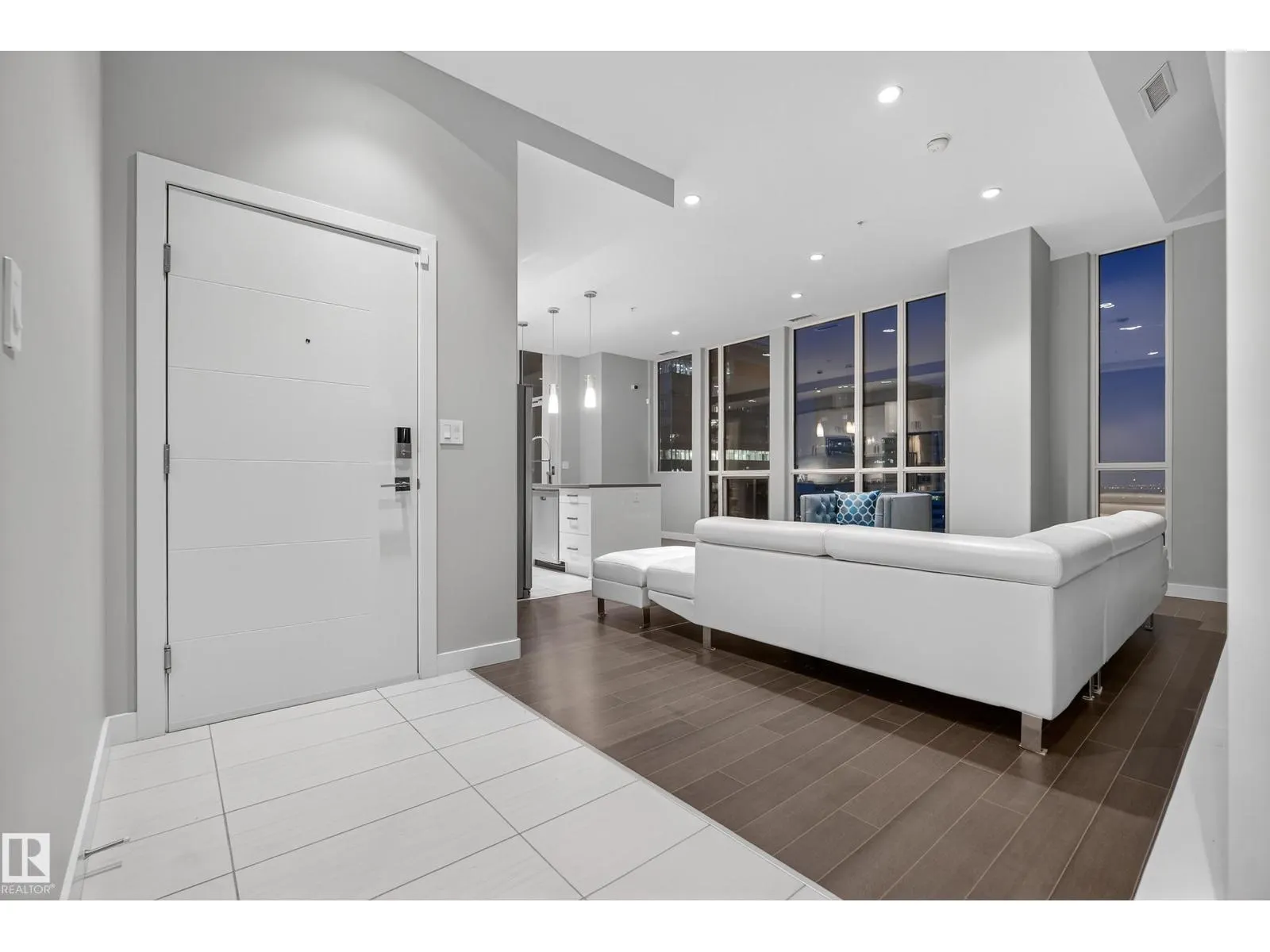 #2901 10238 103 ST NW