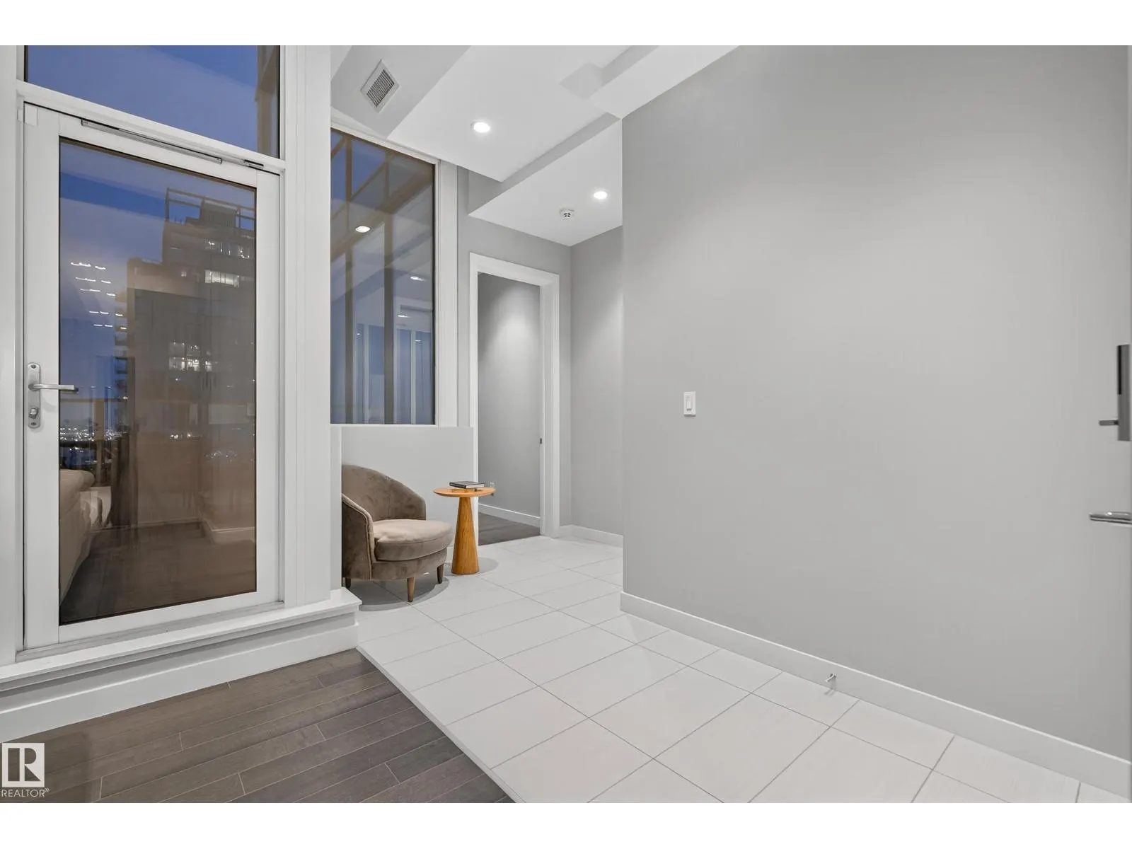 #2901 10238 103 ST NW