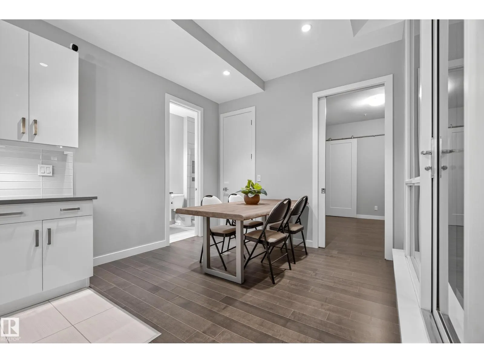 #2901 10238 103 ST NW