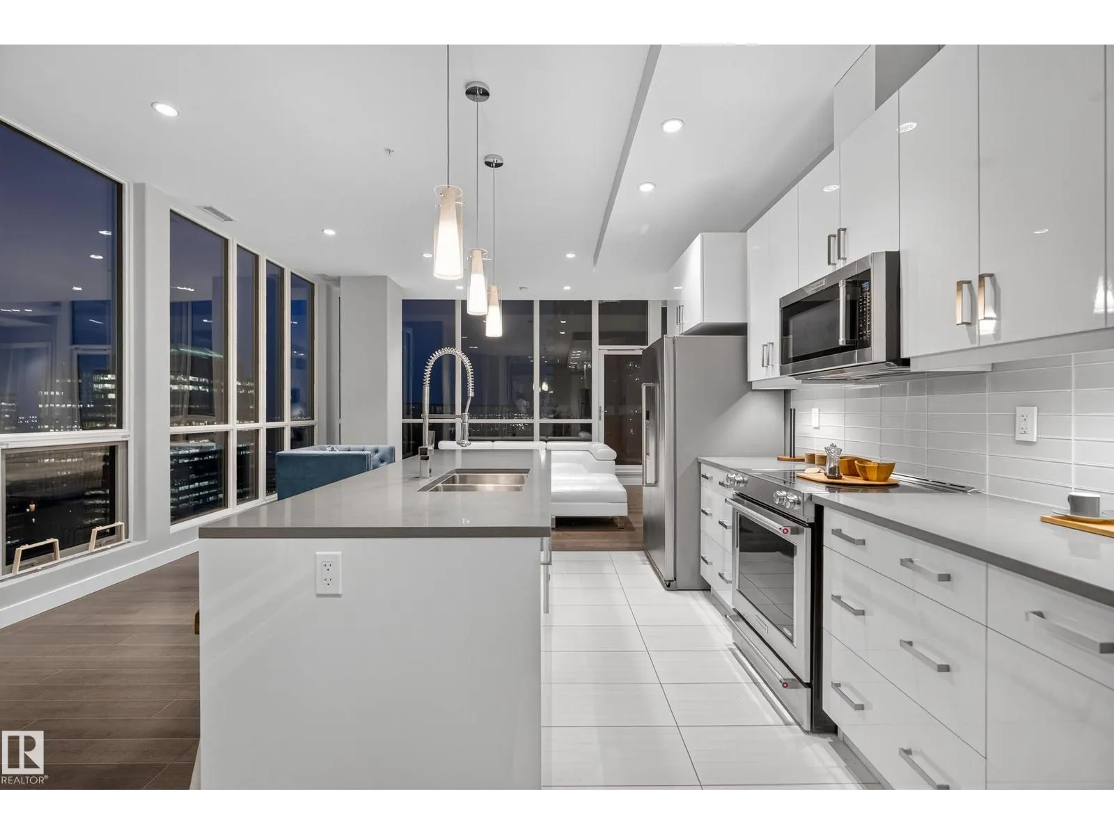 #2901 10238 103 ST NW