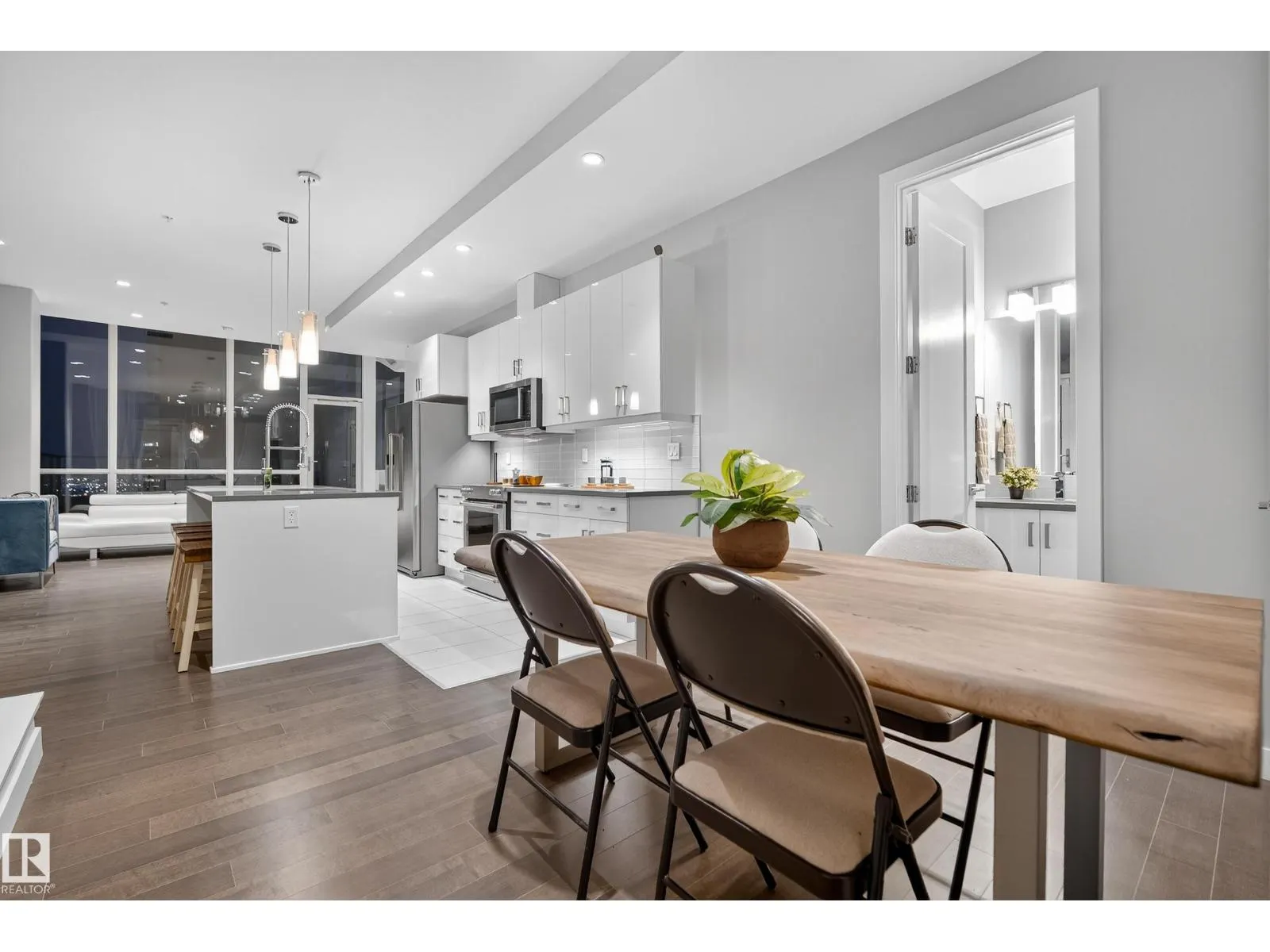 #2901 10238 103 ST NW