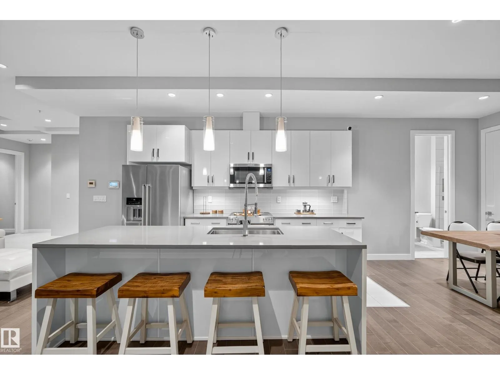 #2901 10238 103 ST NW
