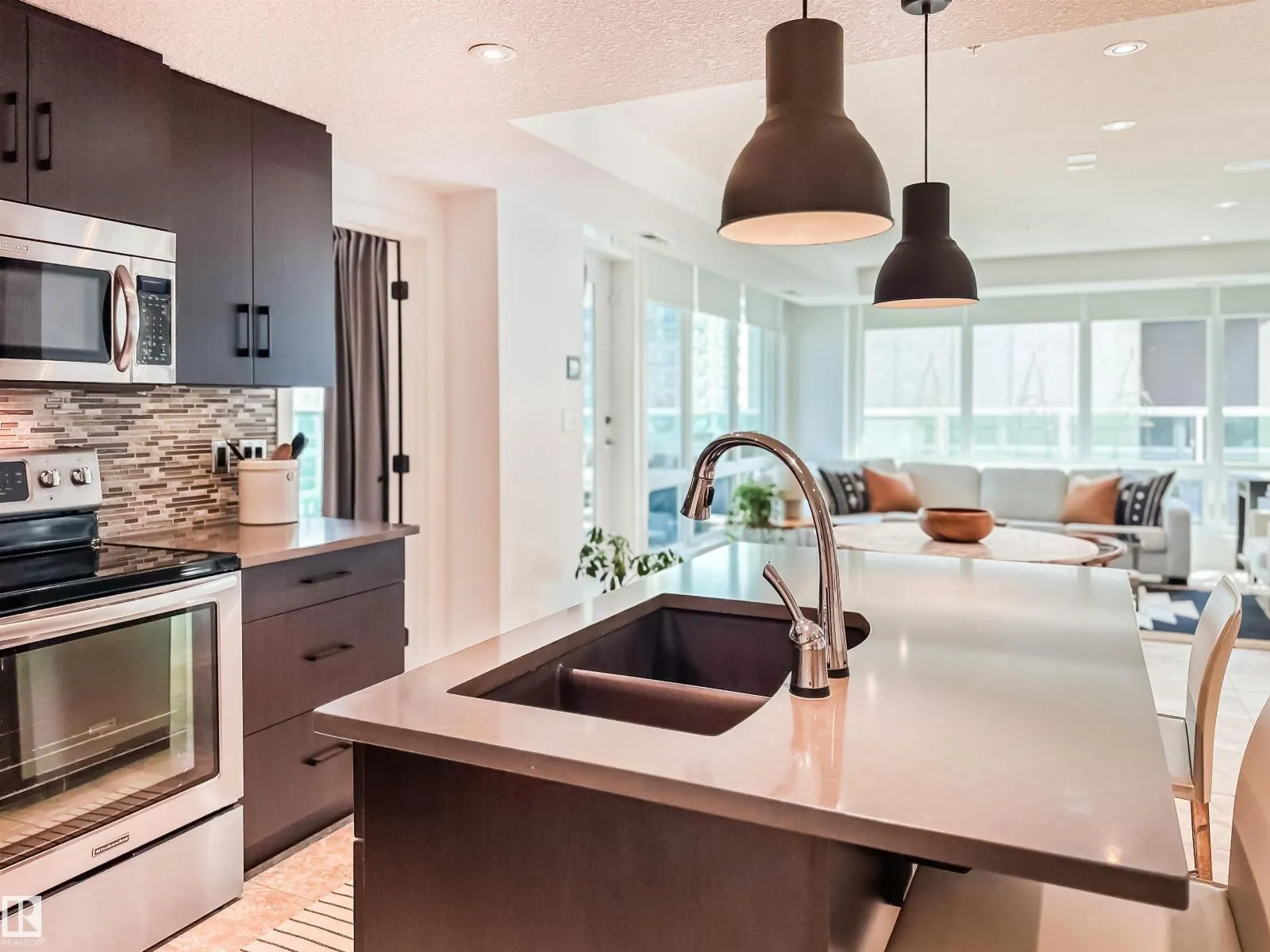 #1102 10055 118 ST NW
