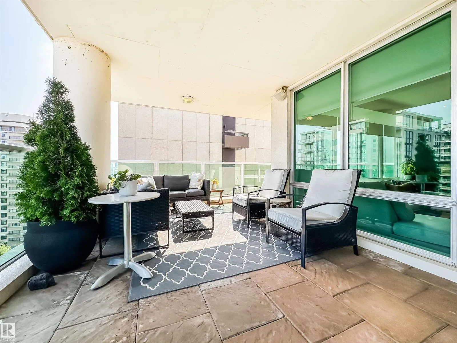 #1102 10055 118 ST NW