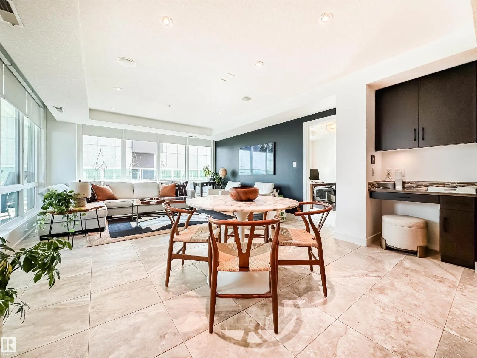 #1102 10055 118 ST NW