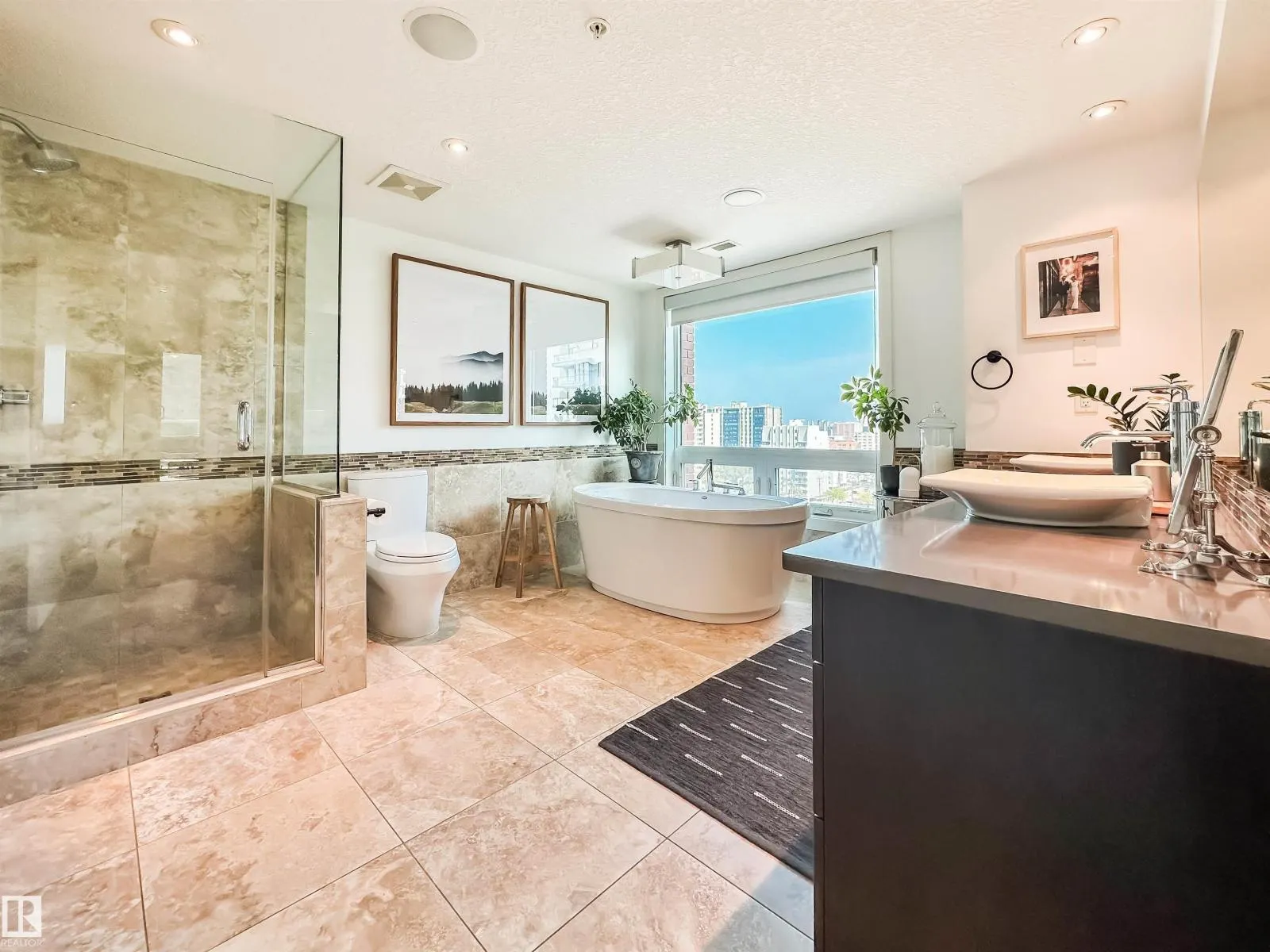 #1102 10055 118 ST NW