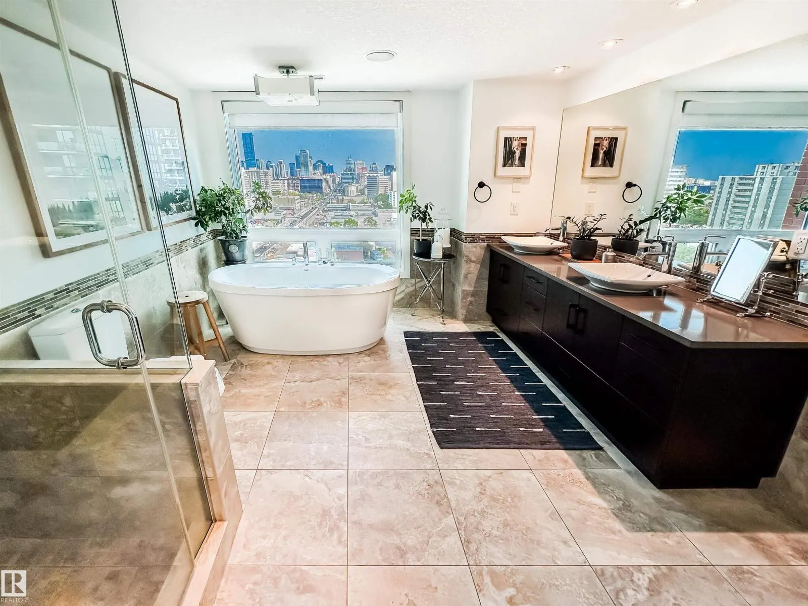 #1102 10055 118 ST NW