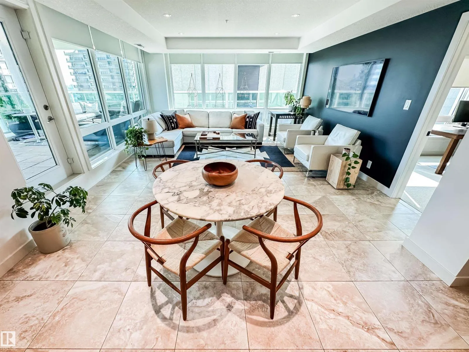 #1102 10055 118 ST NW
