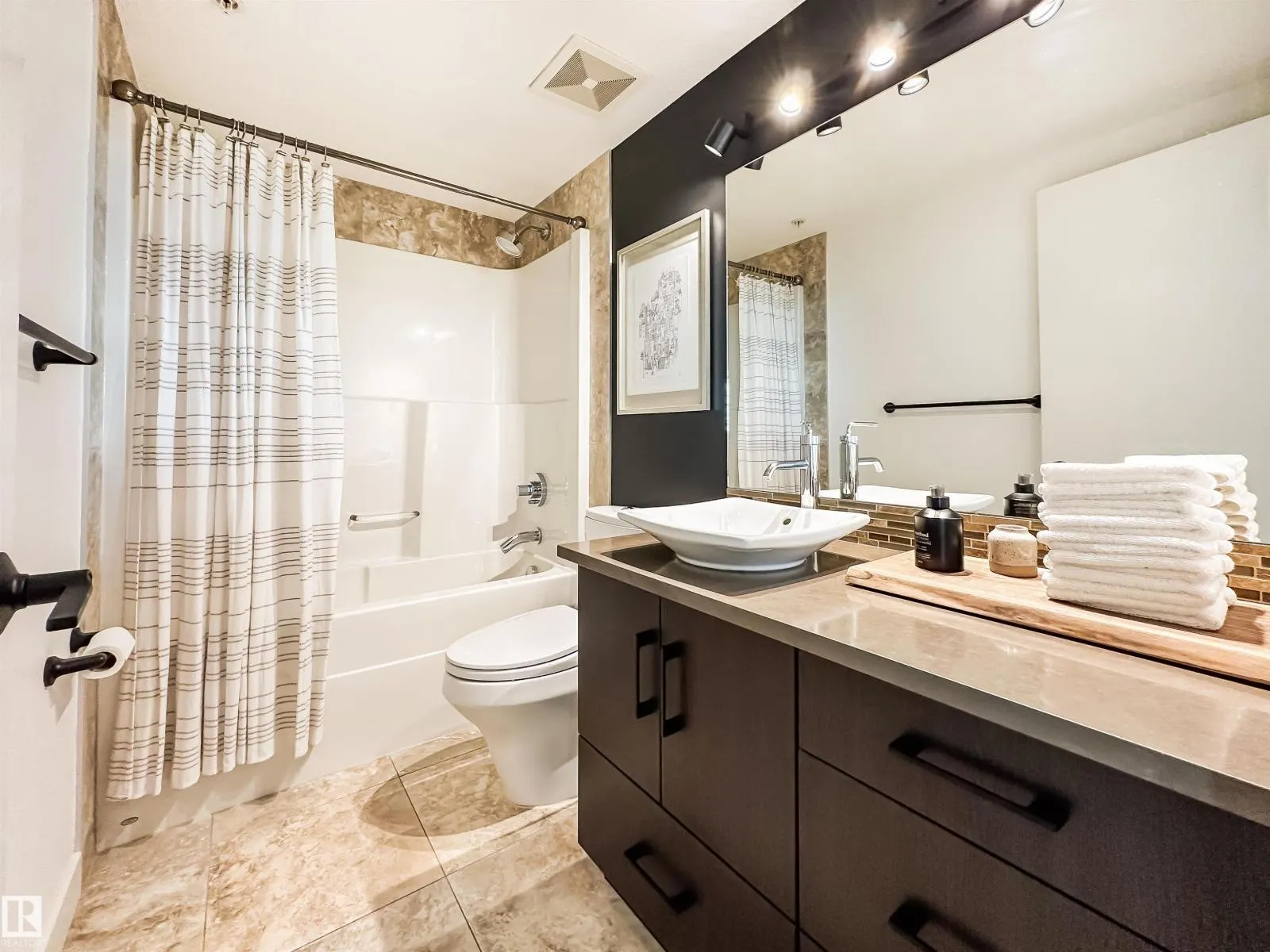#1102 10055 118 ST NW
