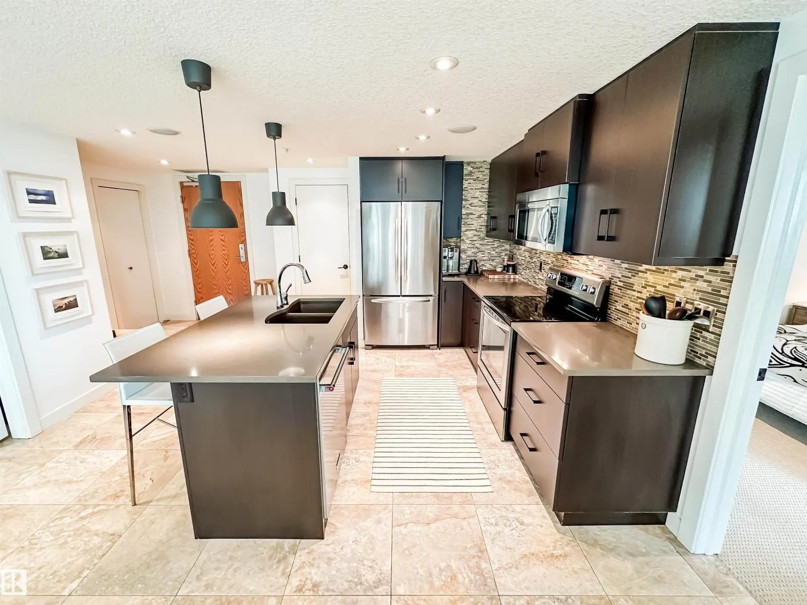 #1102 10055 118 ST NW