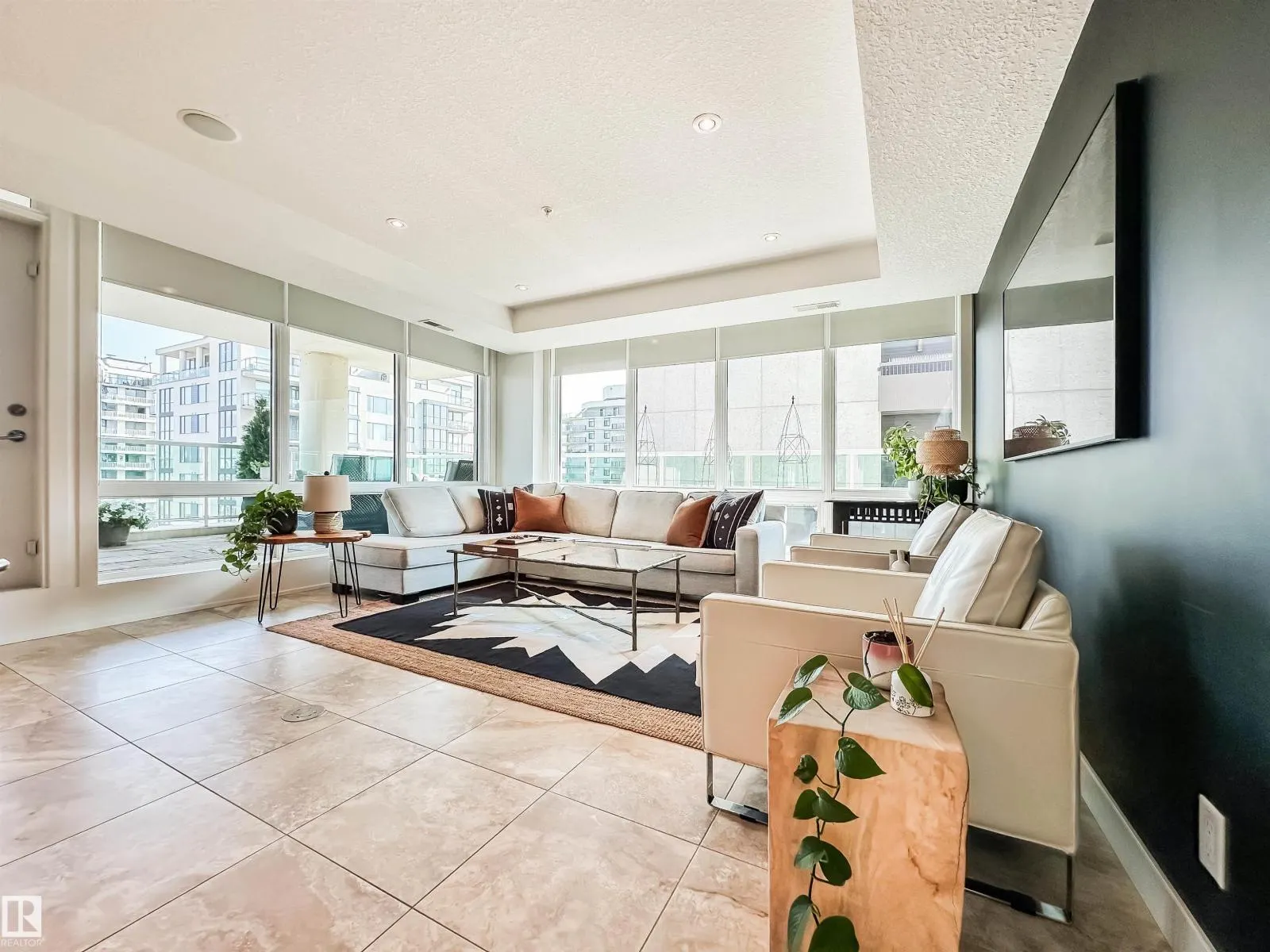 #1102 10055 118 ST NW