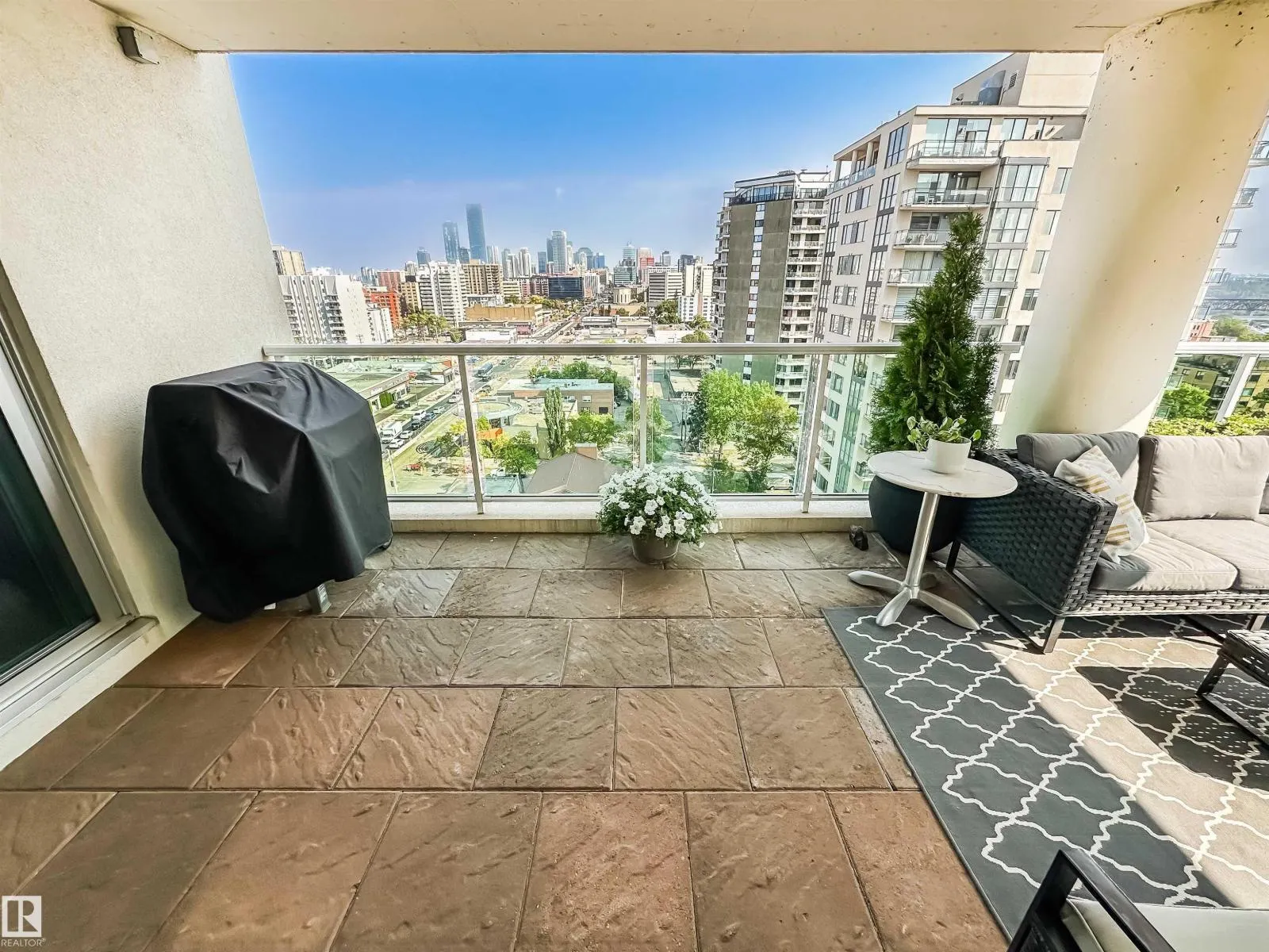 #1102 10055 118 ST NW