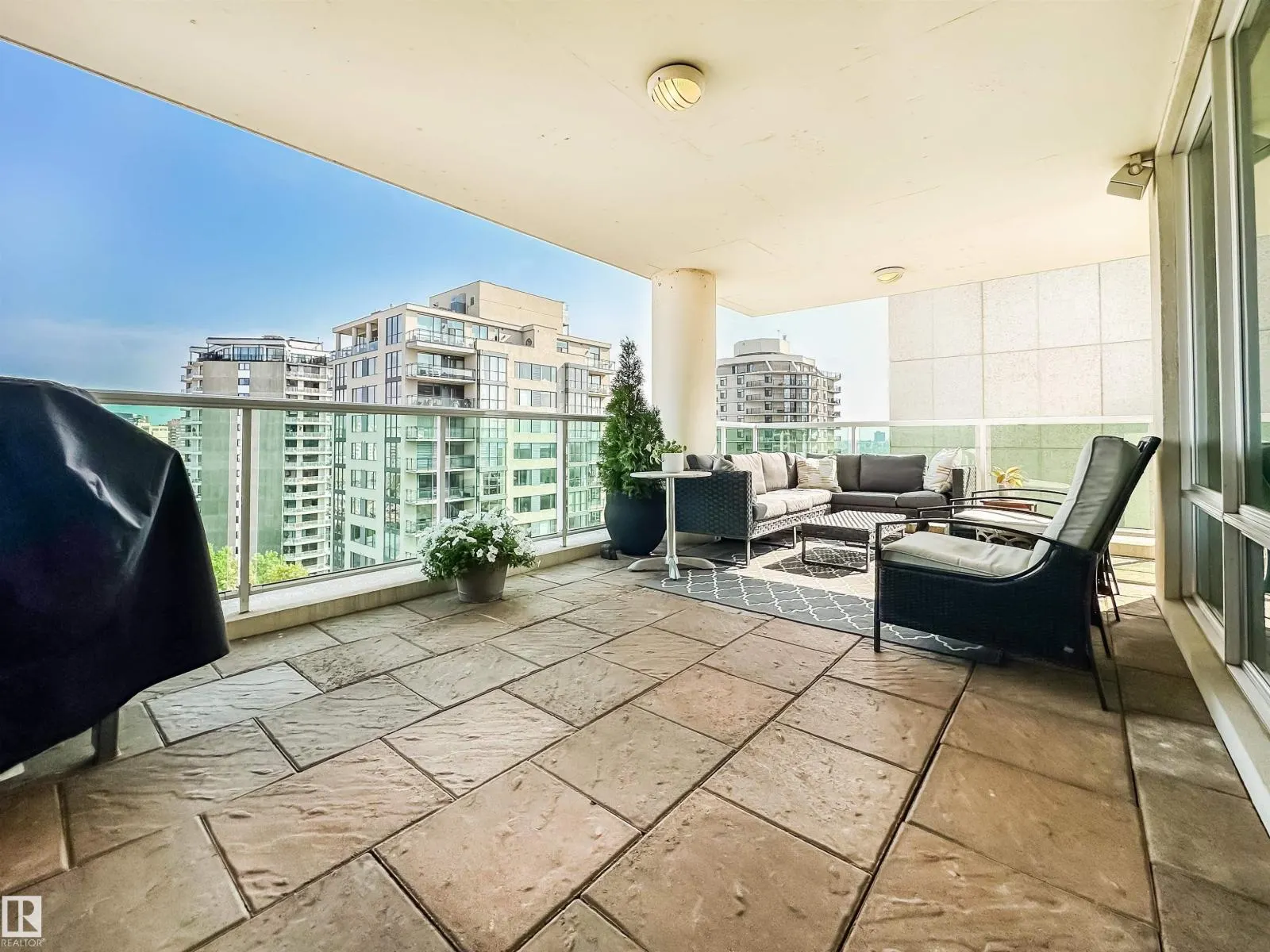 #1102 10055 118 ST NW