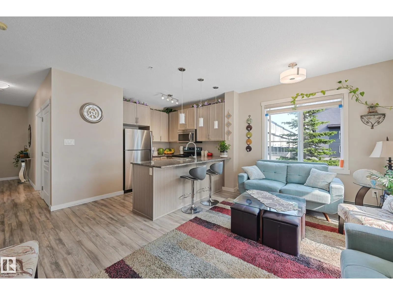 #102 812 WELSH DR SW SW