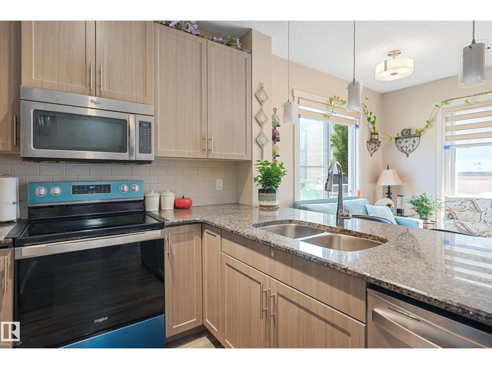 #102 812 WELSH DR SW SW