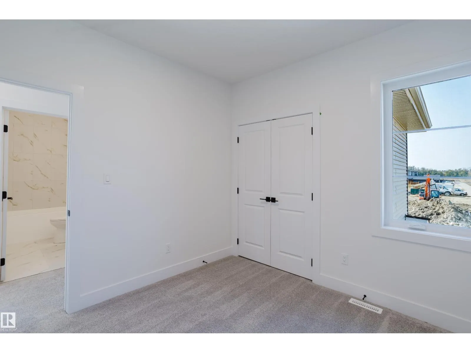 55 RENWYCK PL
