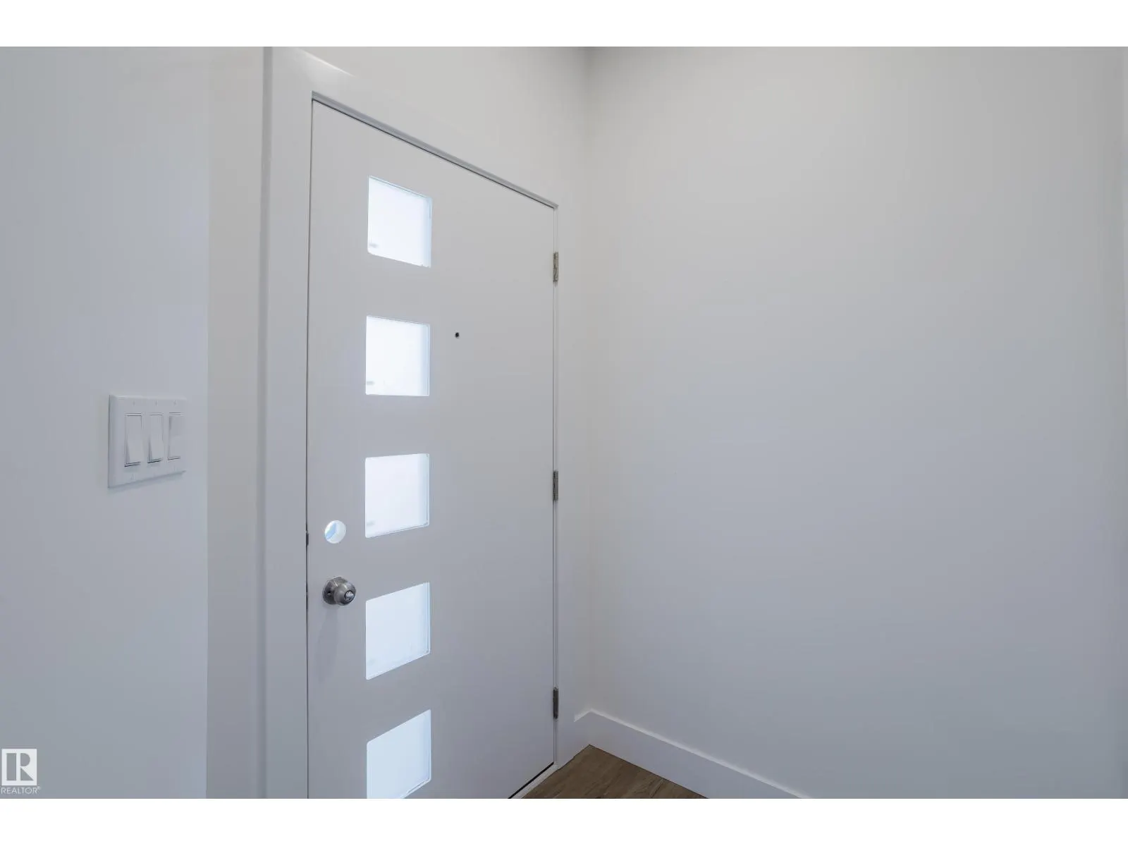 55 RENWYCK PL