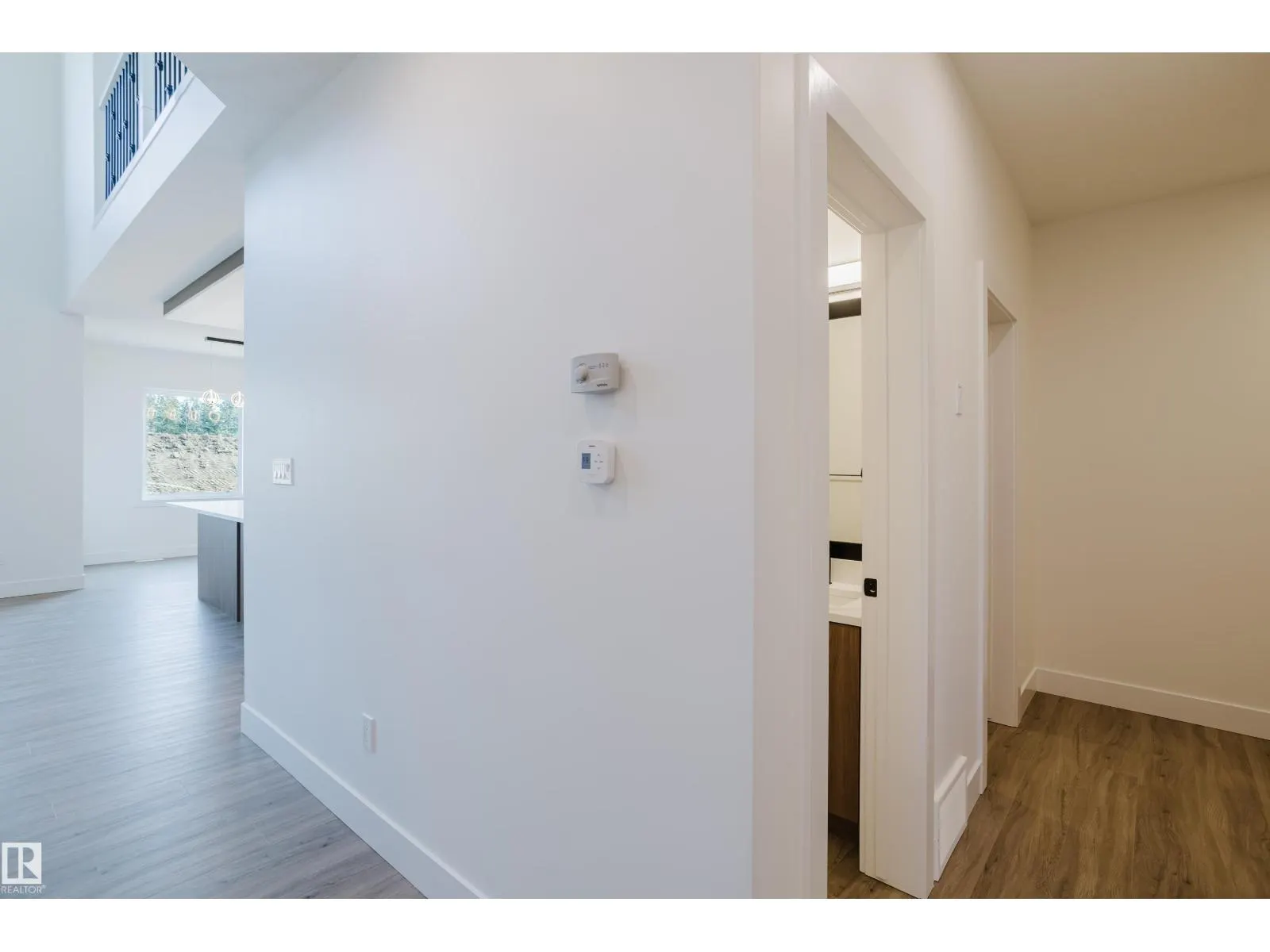 55 RENWYCK PL