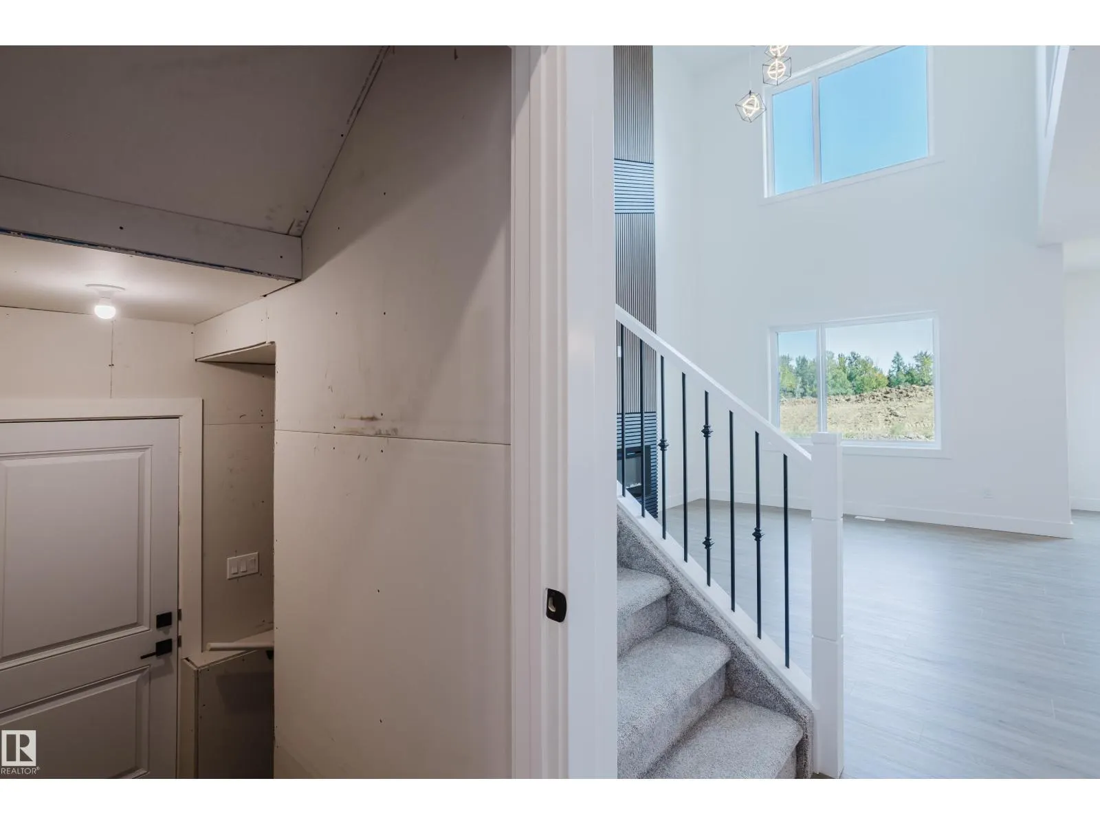 55 RENWYCK PL