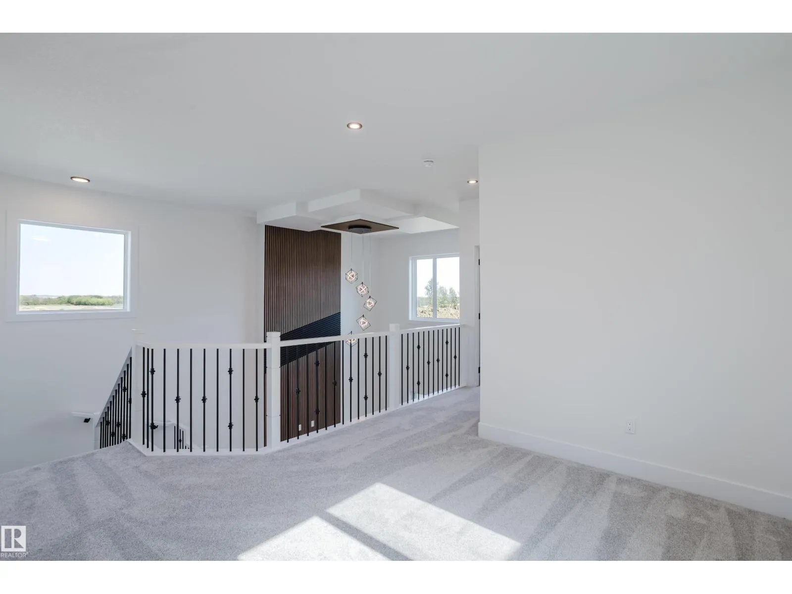 55 RENWYCK PL