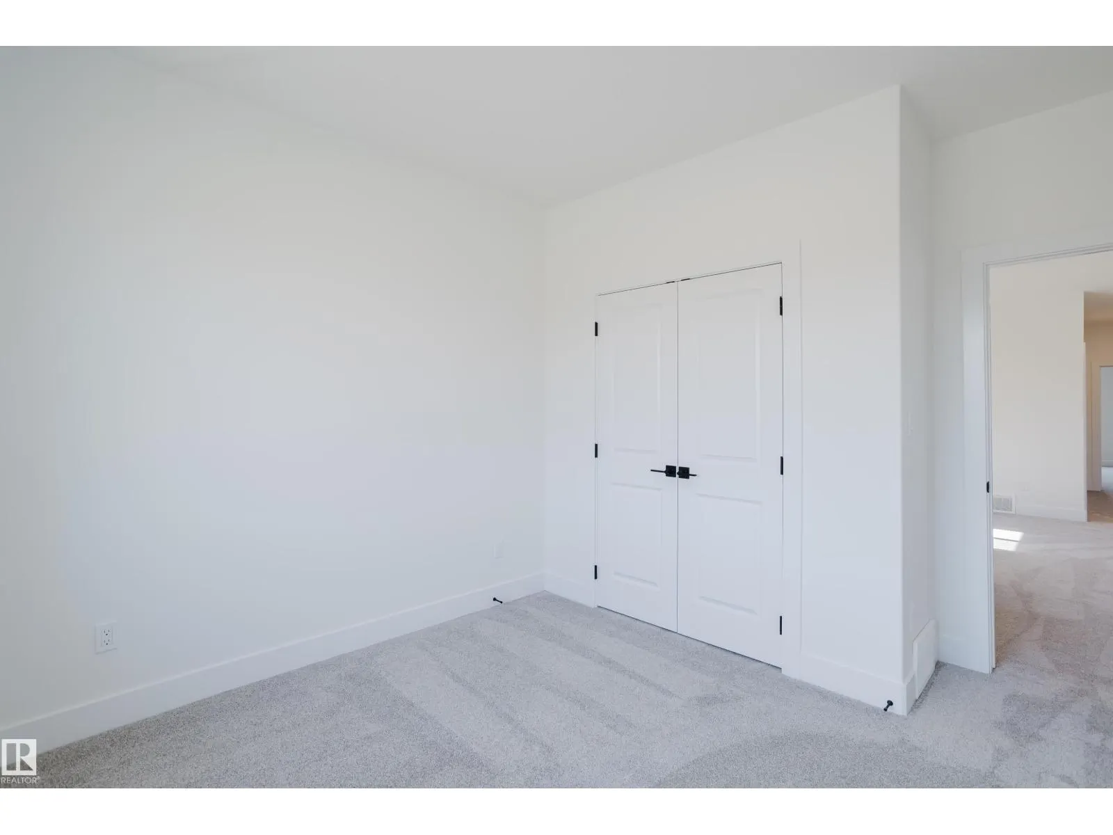 55 RENWYCK PL