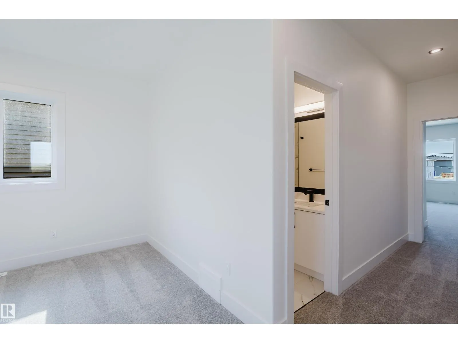 55 RENWYCK PL
