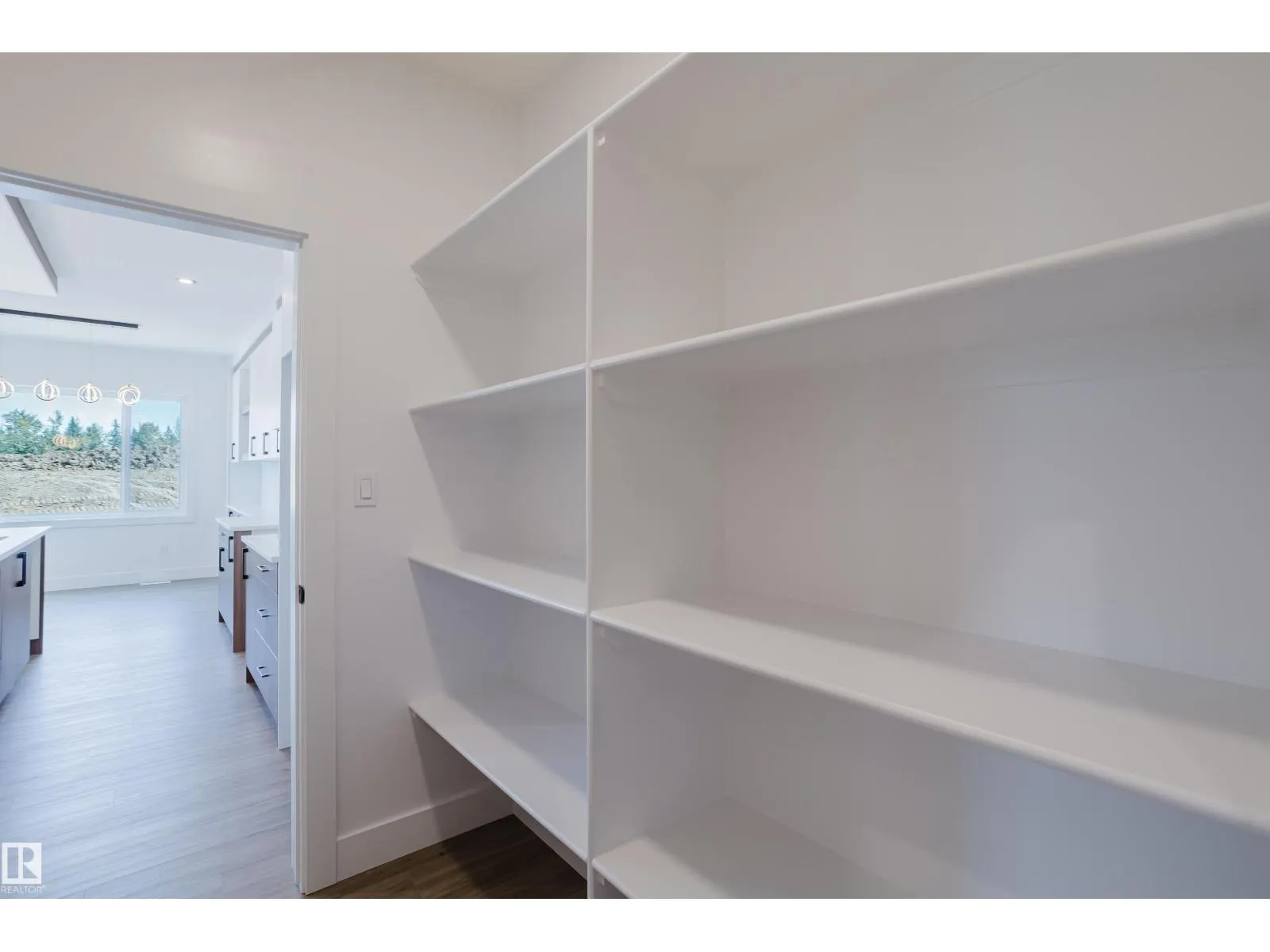 55 RENWYCK PL