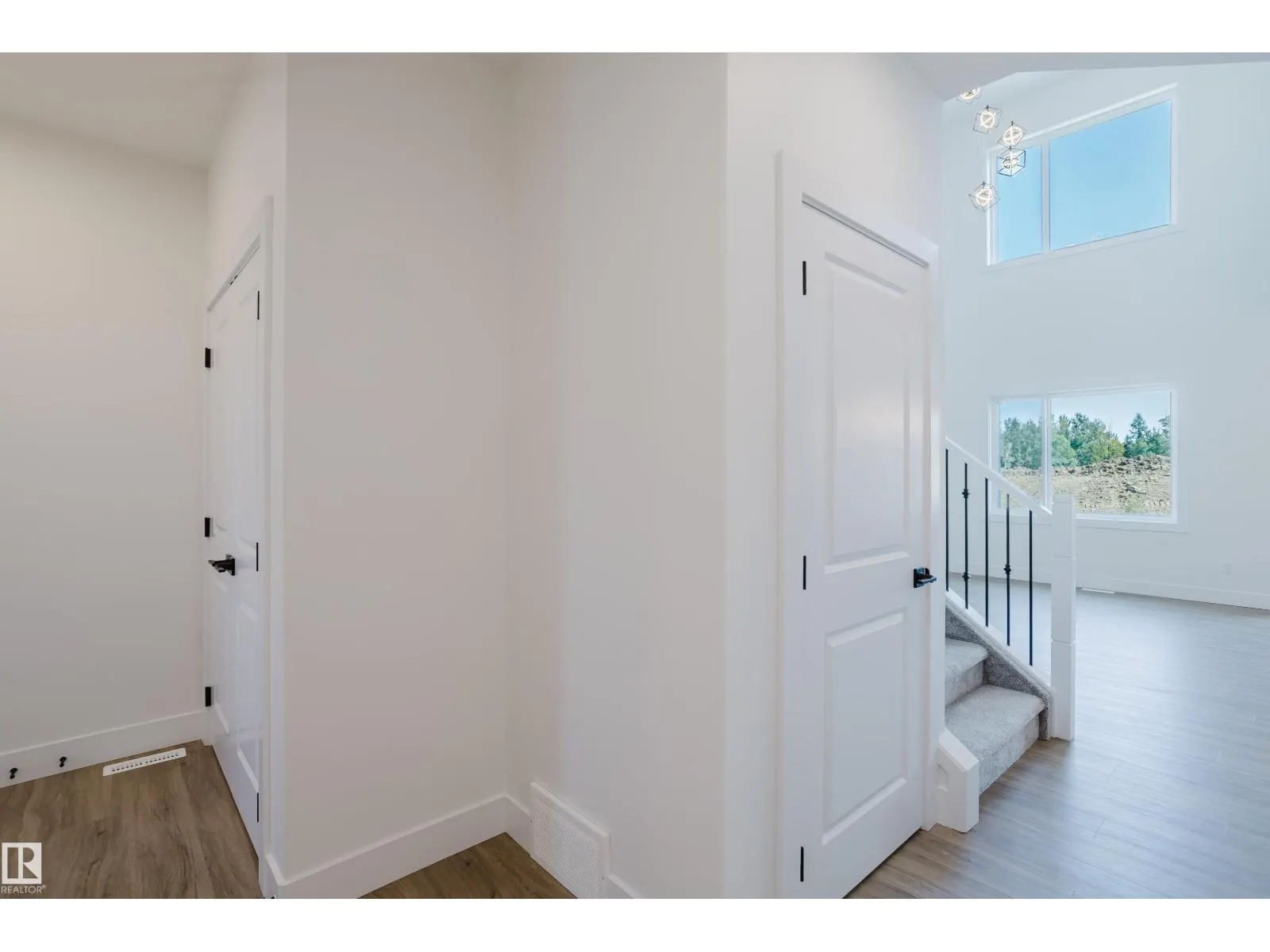 55 RENWYCK PL