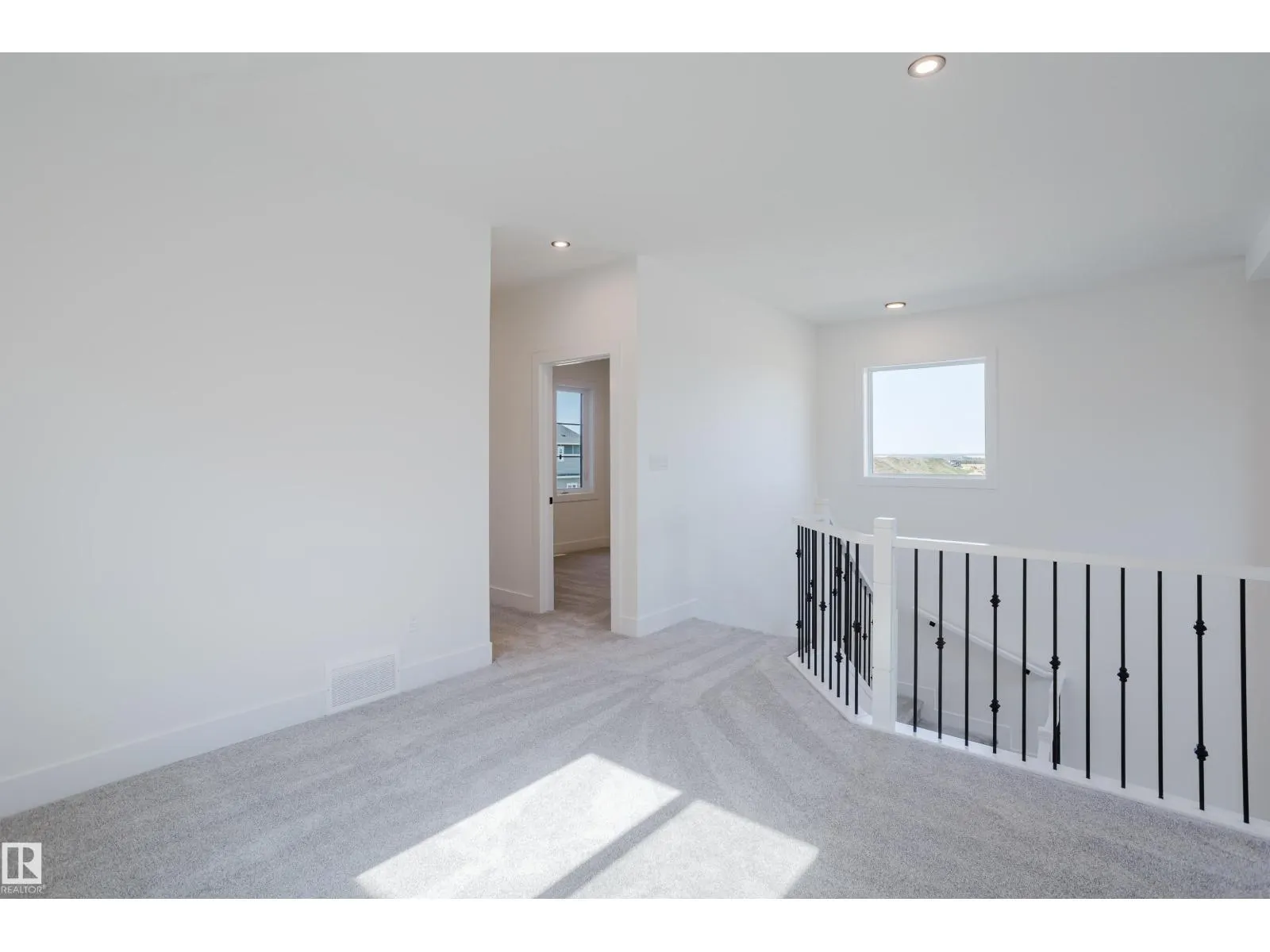 55 RENWYCK PL