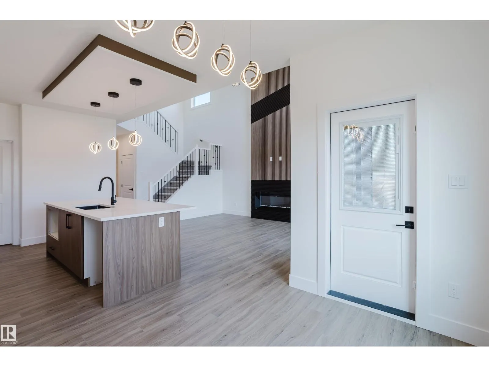 55 RENWYCK PL