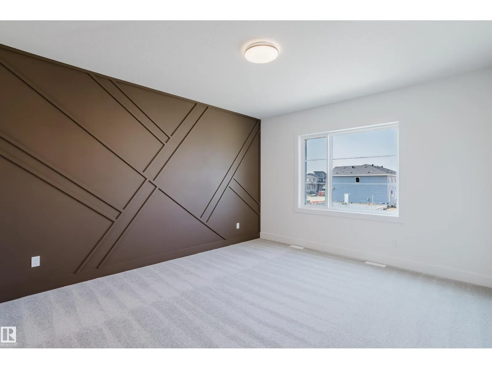 55 RENWYCK PL