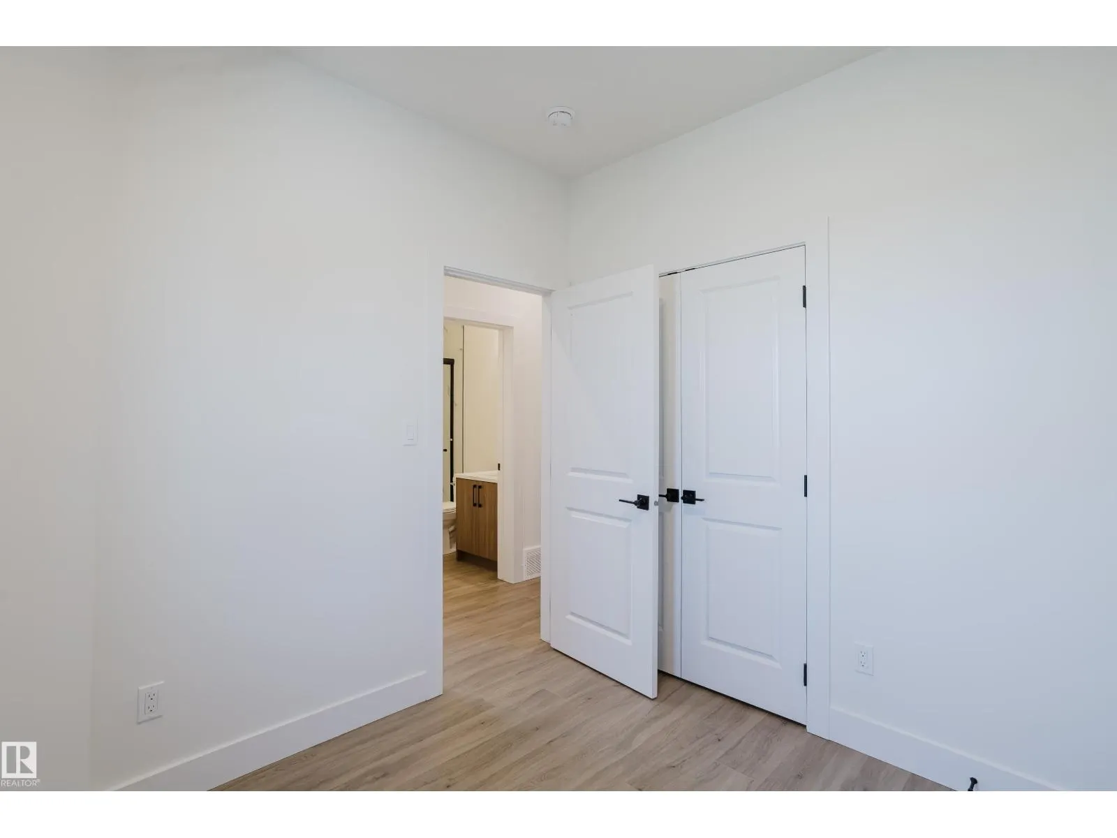 55 RENWYCK PL