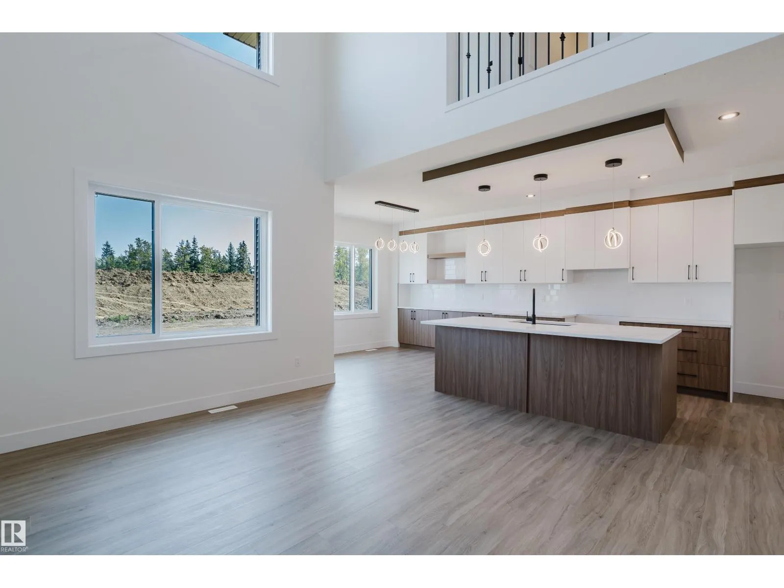 55 RENWYCK PL