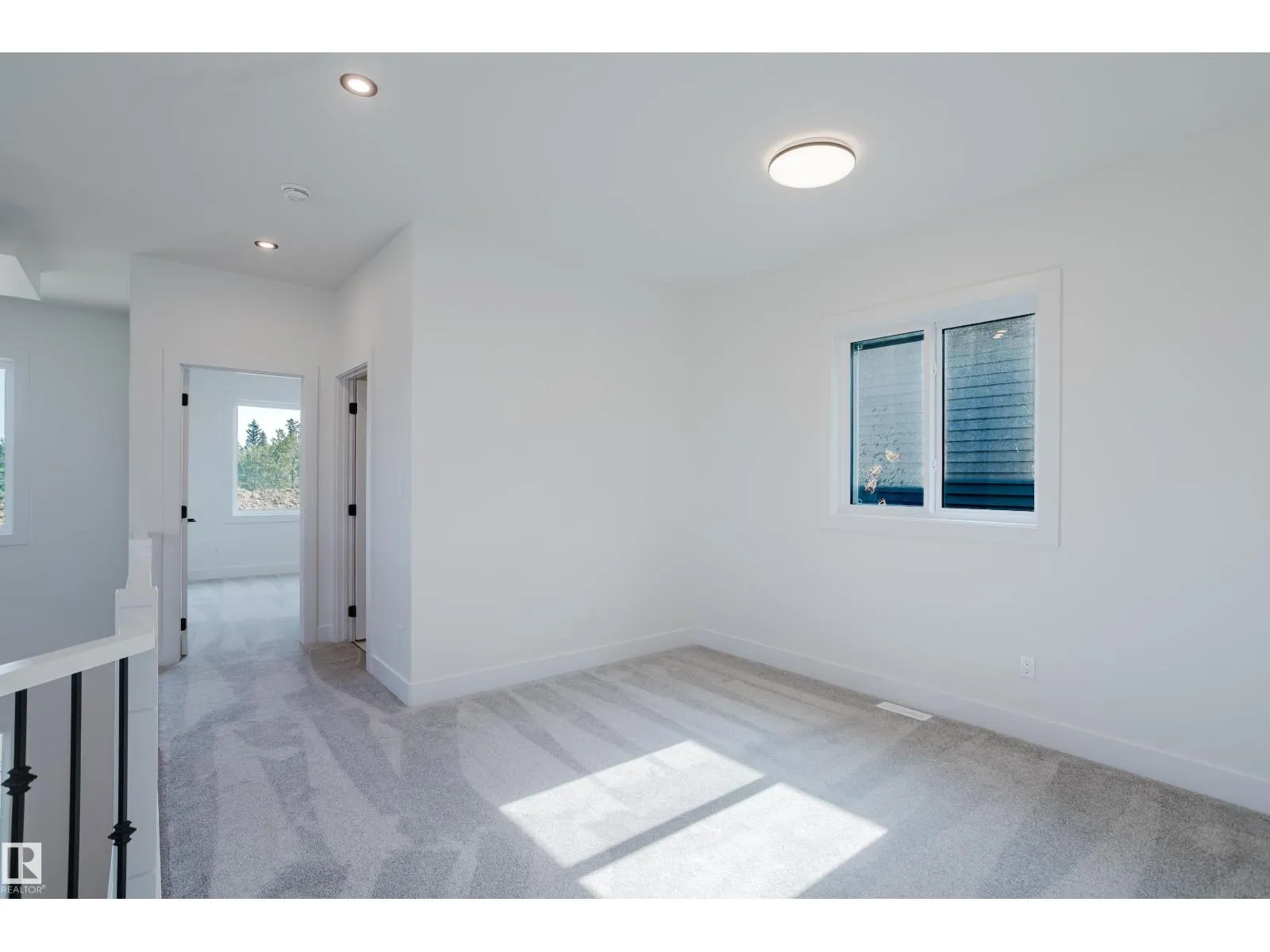 55 RENWYCK PL