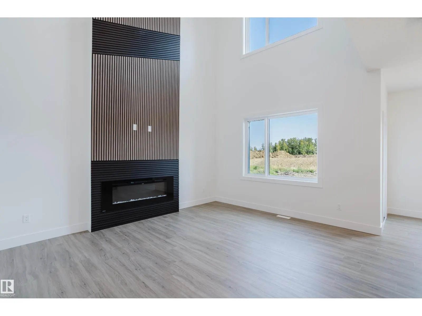 55 RENWYCK PL