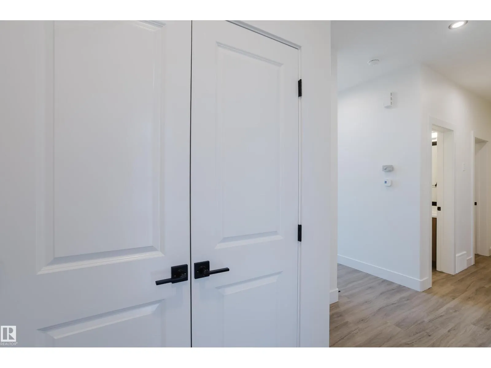 55 RENWYCK PL
