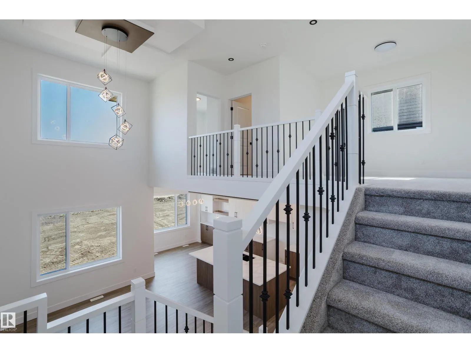 55 RENWYCK PL